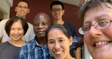 Vorne (v.L.) Choonyoung Kim-Gross, Joe Oppong-Kyeremeh, Suet Lai, Esther Handschin
Hinten: Dominic Enzmann, Ho Lui