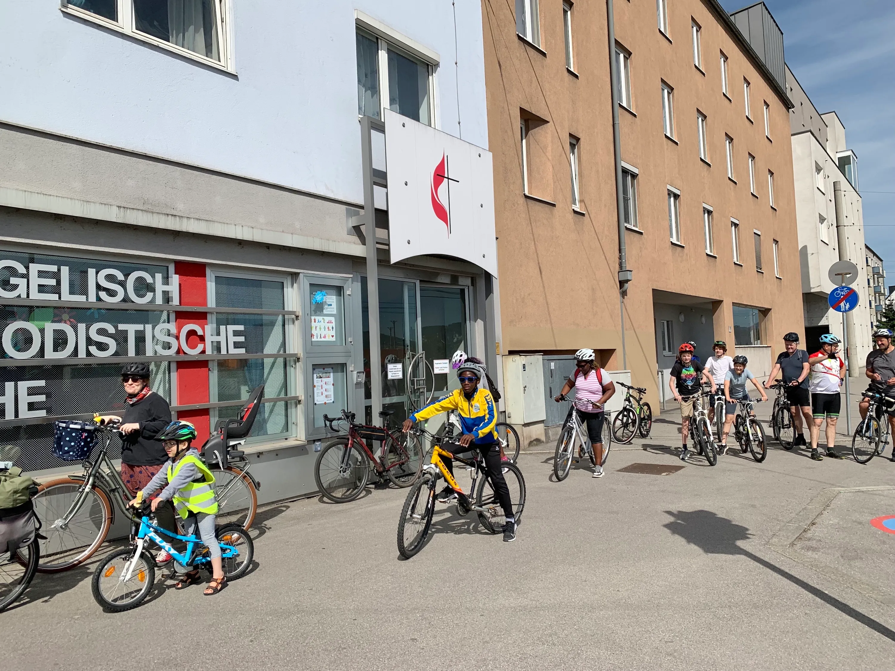 Fahrradausflug der EmK Linz am 1. Mai 2024 – Start bei der Kirche