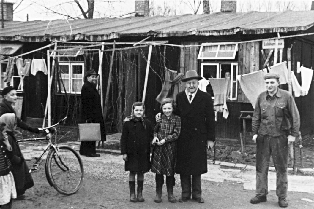 Dr. Gaither Warfield besucht Flüchtlingsfamilien
