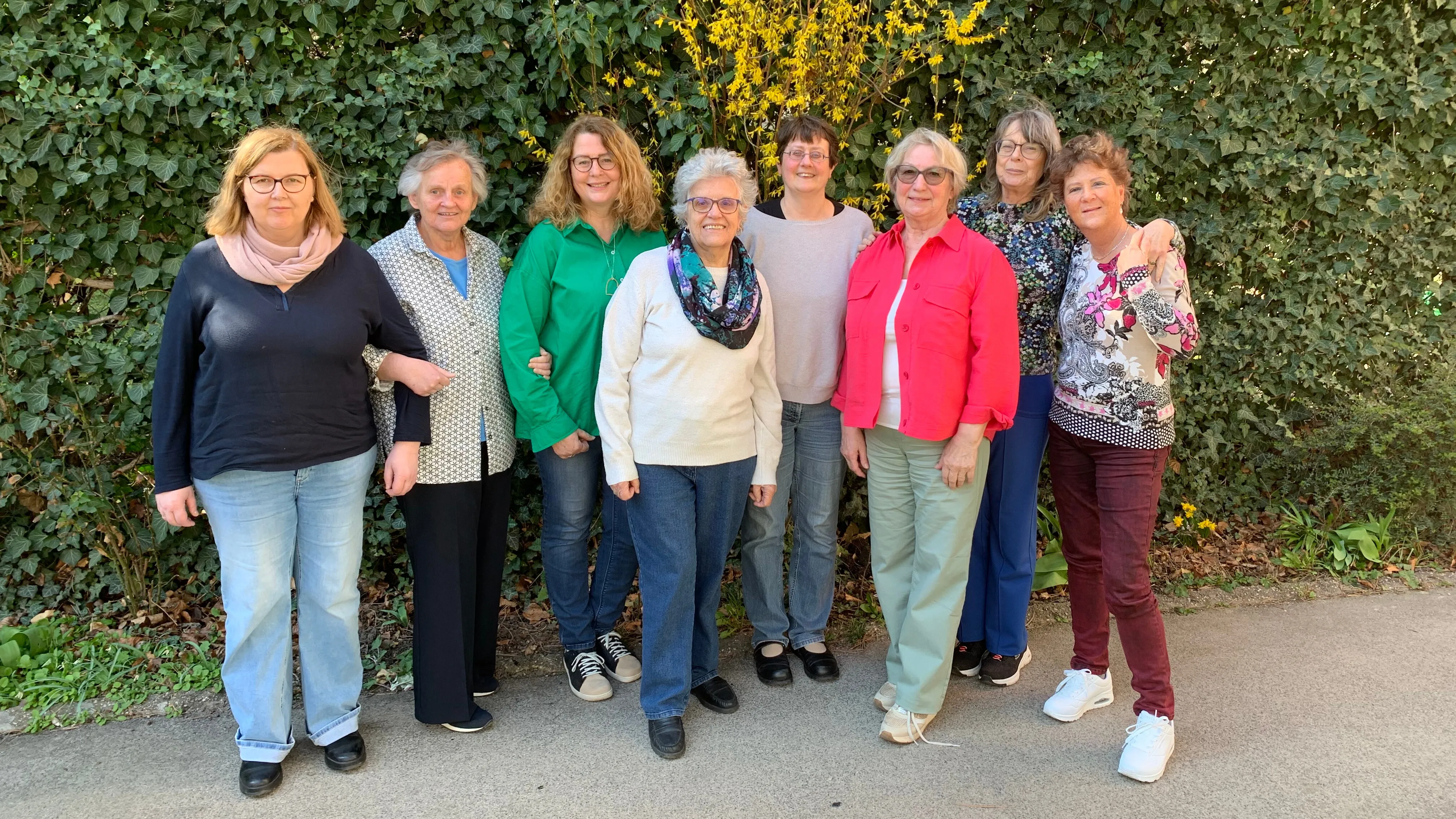 Ein großes Dankeschön v.l.n.r.: Donata Persson, Elisabeth Papauschek, Doris Weissenbrunner, Irene Fiala, Esther Handschin, Maria Huber, Gabi Rehbogen, Margit Wallner