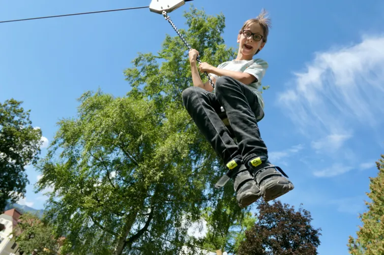 Daniel Z. am Spielplatz in Bad Goisern