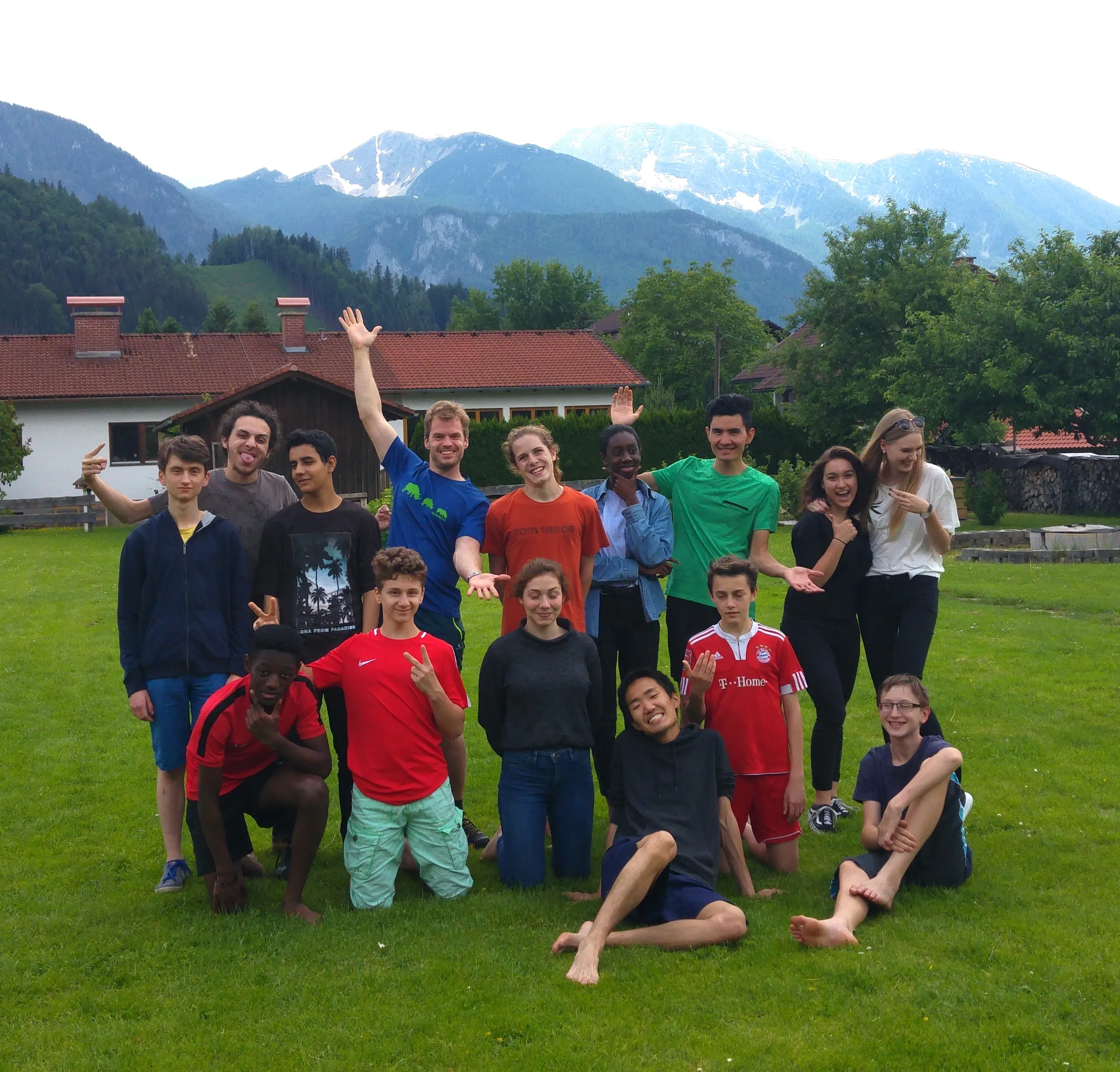 PfingstJugendTreffen 2022 Gruppenfoto vor Bergen