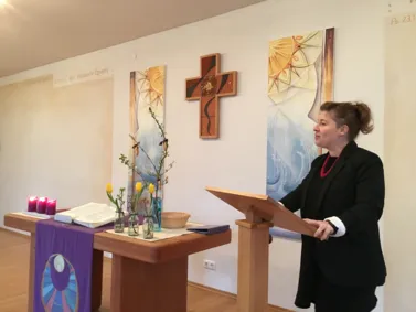 Rev. Veronika Obermeir-Siegrist from Linz is preaching