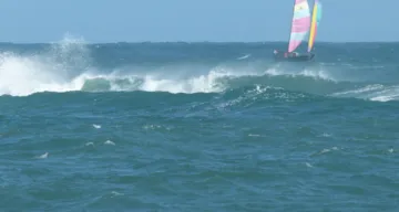 Zwei Segelboote auf dem Meer