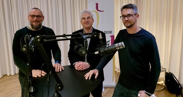 Aufnahme des Podcasts Evangelische Fragen. Mit Bernd Gratzer, Thomas Hennefeld, Stefan Schröckenfuchs